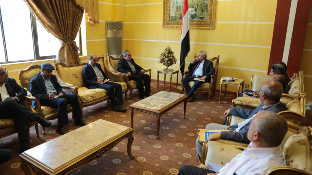 وزير التعليم اليمني يعزي السفير الإيراني في صنعاء باستشهاد فخري زاده