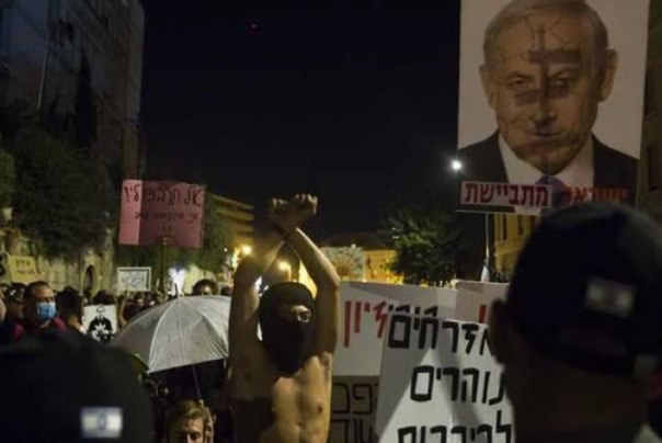 בנו של נתניהו השווה את המפגינים נגדו לדאעש