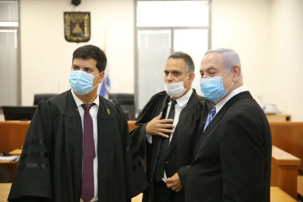 החל הדיון בבקשת סנגורי נתניהו ומוזס לגילוי ראיות חסויות
