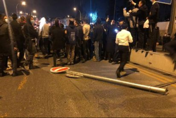 בנימין נתניהו ורעייתו שרה הועבר, בהחלטת המאבטחים, לחדר המאובטח במעון ראש הממשלה