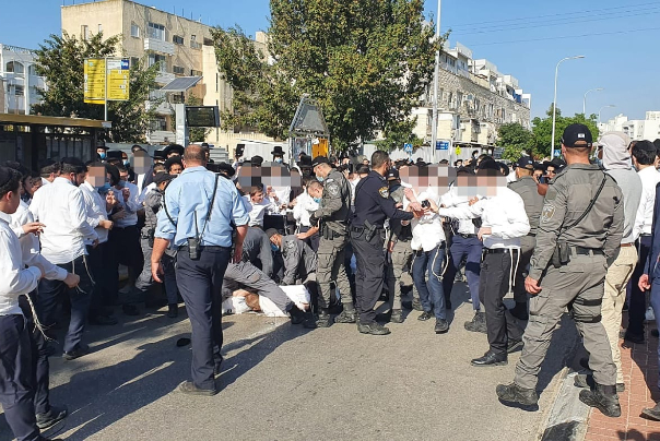 3 שוטרים נפצעו בעימותים עם חרדים שפתחו ישיבה בניגוד להנחיות באשדוד
