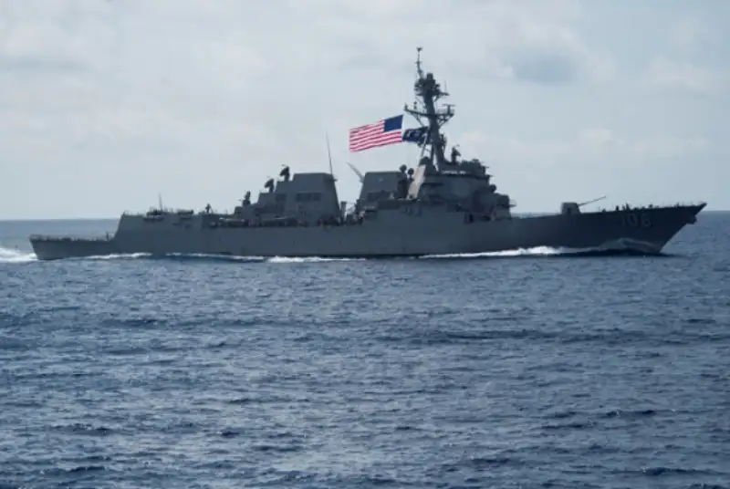 تجاوز ناو آمریکایی به حریم دریایی چین