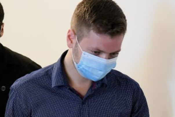 בנו של רה"מ בדיון בעתירה נגדו: לא קיבלתי שקל מהמדינה, אם כבר - נתתי הרבה