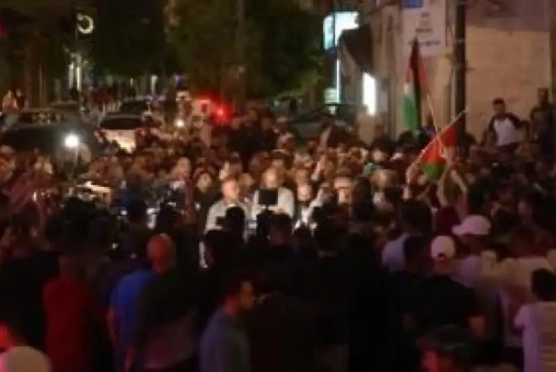 فلسطینیان در اعتراض به تعویق انتخابات تظاهرات کردند