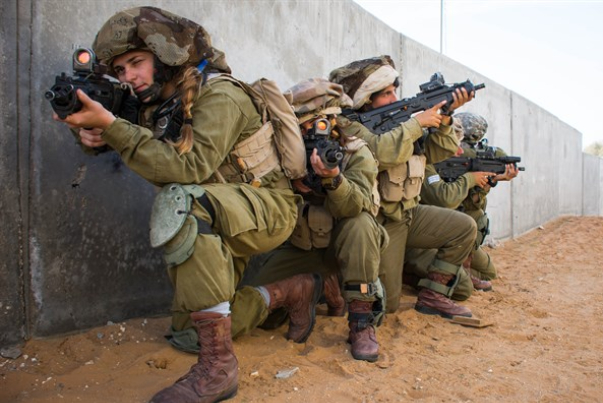 נחשפים נתוני צה"ל: לוחמות לא נושרות יותר מלוחמים