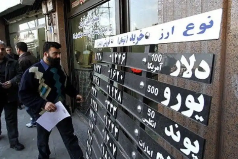 دلیل کاهش نرخ ارز طی روز‌های گذشته / مجلس با افزایش و کاهش دستوری قیمت‌ها مخالف است