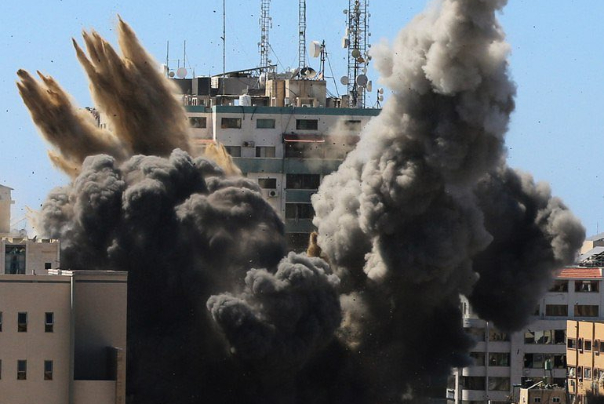 جيش العدو يستخدم قنابل محرمة دوليا ضد المدنيين في غزة