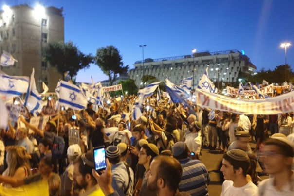 הפגנה בירושלים: "לא לממשלת שמאל".