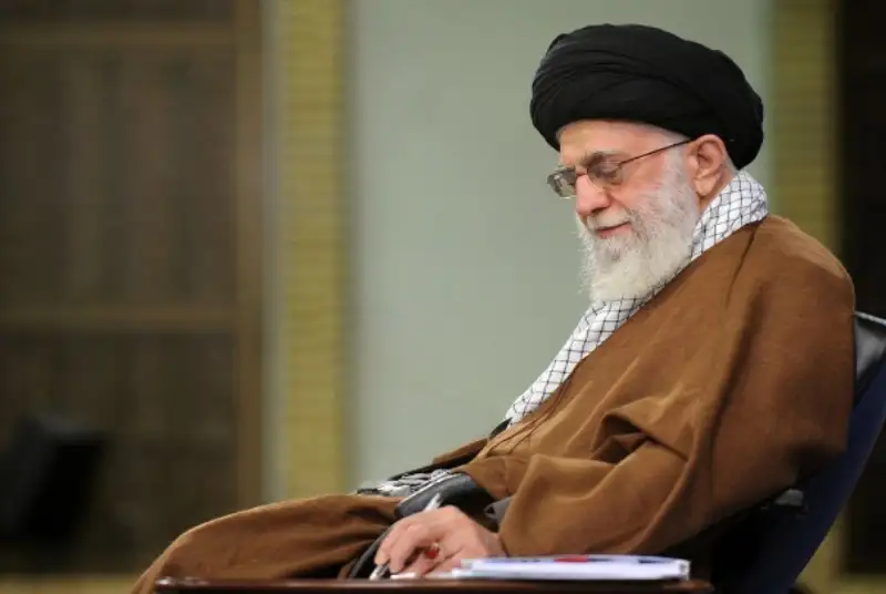 موافقت رهبر انقلاب با عفو تعدادی از محکومان