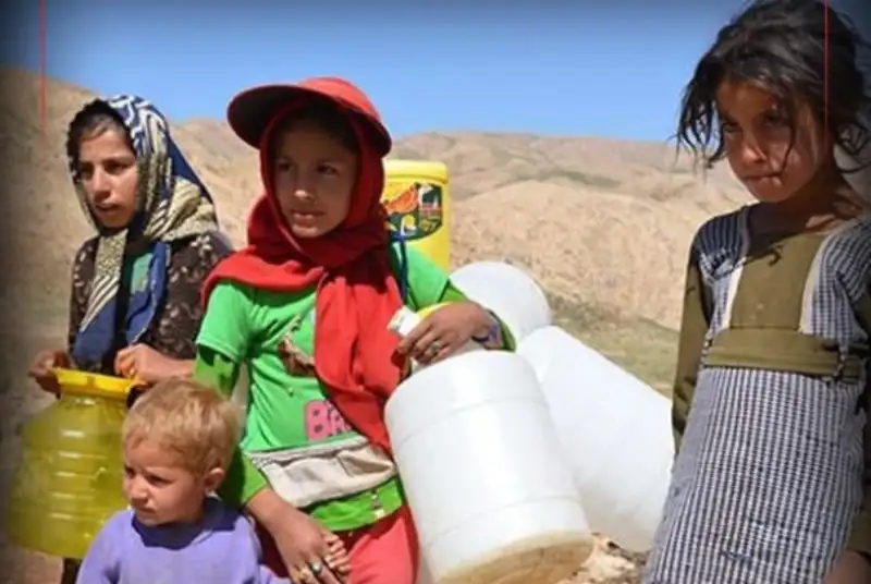 کودکان روستای «چربیون» کولبرِ آب شده‌اند