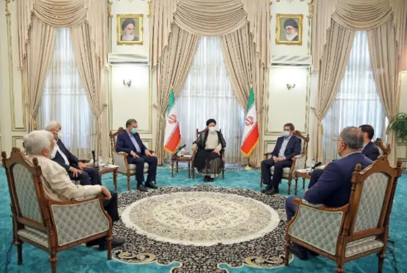 رئیسی در پایان نشست با 6 کاندیدای انتخابات 1400:  اکنون دوره همراهی و همکاری برای رفع مشکلات مردم است