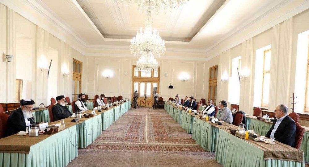 وفدا الحكومة وطالبان يؤكدان من طهران أولوية الحلّ السياسي