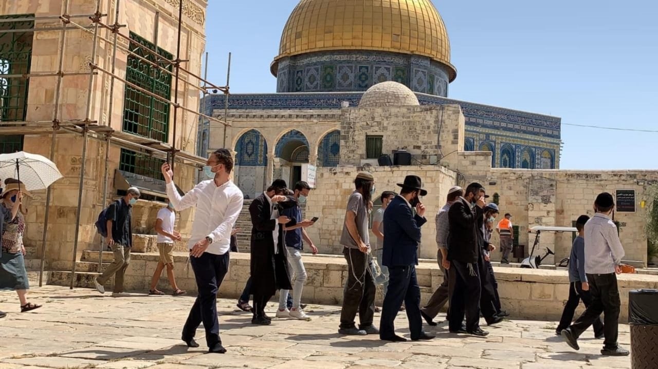 آخر التطورات في فلسطين المحتلة.. عشرات المستوطنين يقتحمون الأقصى