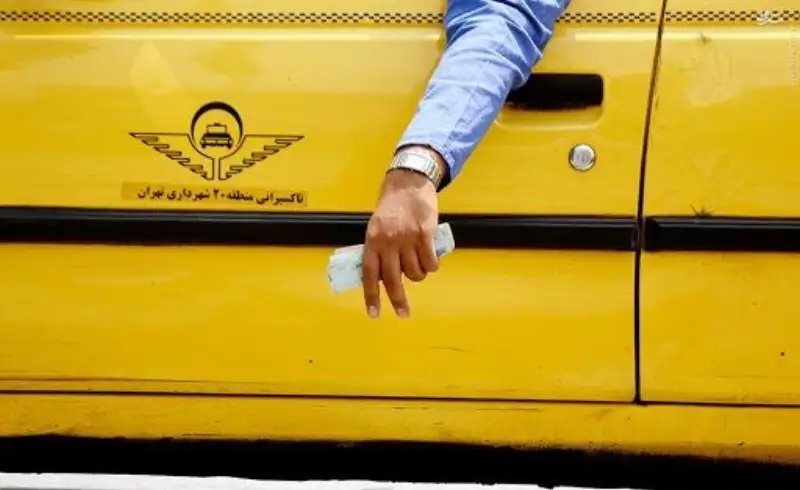 رانندگان تاکسی همچنان در انتظار واکسیناسیون