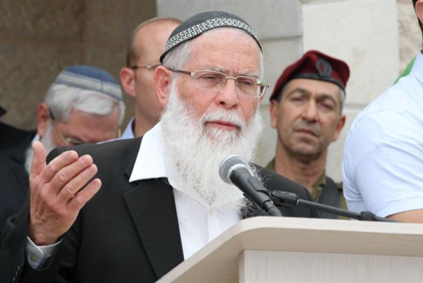 ערבים השליכו אבנים על הרב אליקים לבנון