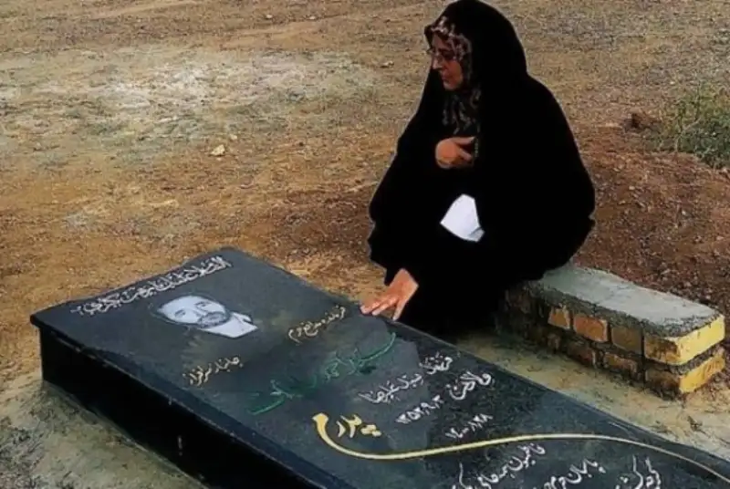 ماجرای تلخ مزار جانباز مدافع حرم در اشتهارد که یک عکس آشکارش کرد