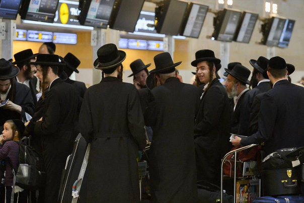 ראש מטה שר הדתות השתתף בדיונים על אומן אף שלאחיו יש סוכנות נסיעות לשם