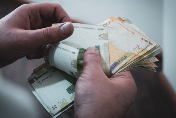 نائب رئیس مجلس: حقوق کارکنان دولت از سال آینده 10 درصد افزایش می‌یابد