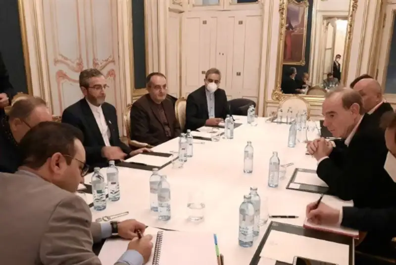 ملاقات و رایزنی باقری با «انریکه مورا» در وین
