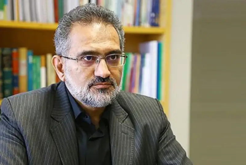 معاون پارلمانی رییس جمهور: نمی‌توان کشور را از پشت مانیتور اداره کرد