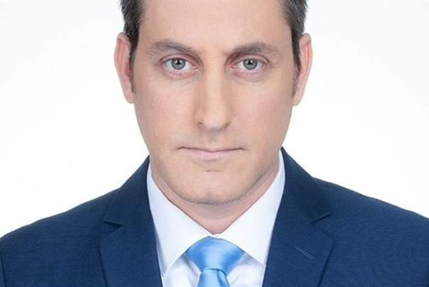 מאייר טוען: כריכת הספר של ברק רביד מועתקת ממני