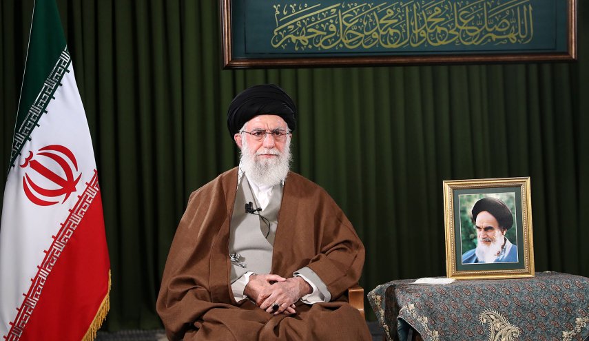 قائد الثورة يستقبل جمعا من الممرضين وعوائل شهداء الصحّة