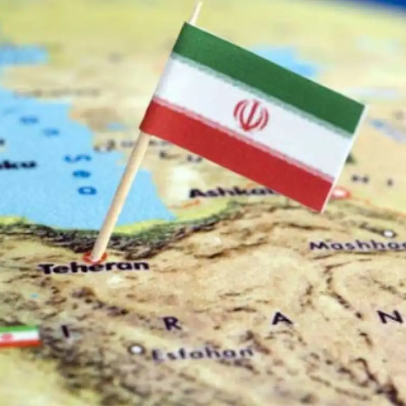 رنگ سیاست‌مان را با قلم دیانت روی بوم اقتدار ترسیم کردیم