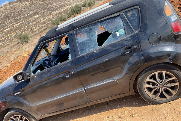תורמוסעיא, מחוז רמאללה: מתנחלים תקפו מוסקים; כשניסו להתגונן ירו לעברם חיילים גז מדמיע וכדורי "גומי"