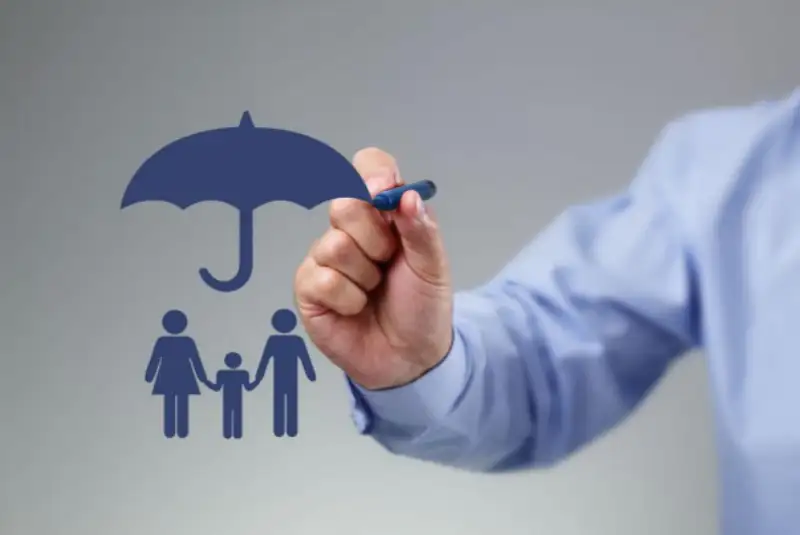 6 تا 8 درصد جمعیت کشور زیرپوشش هیچ بیمه‌ای نیستند