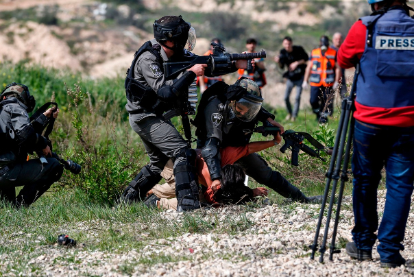 פלסטיני בן 80 נהרג לאחר מעצר אכזרי ותקיפה על ידי כוחות הכיבוש הישראליים