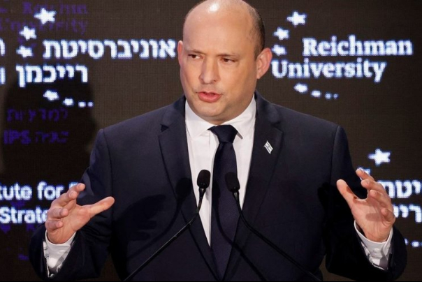בנט לועג לעיתונאים ומומחים על לייזרים