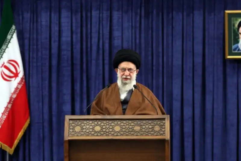 کسی که زندگی اشرافی دارد نمی‌تواند به انقلاب پایبند باشد