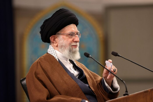 الامام الخامنئي: المقاومة تنامت وهيبة امريكا تحطمت في المنطقة