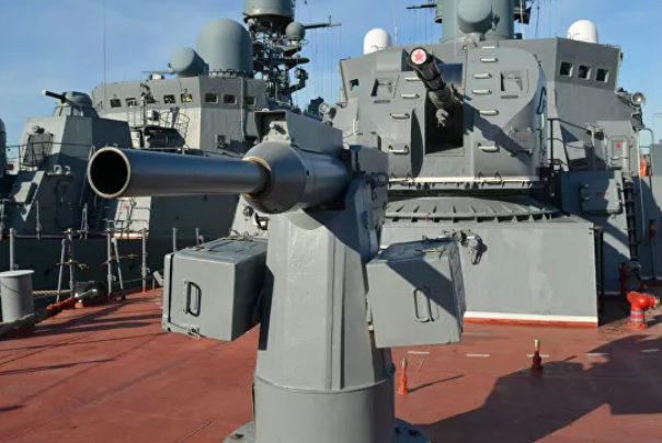 Около 20 боевых кораблей Каспийской флотилии вышли на учения в море