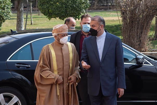 عبداللهيان ملتقياً نظيره العماني: امريكا لم تُثبت حسن نواياها