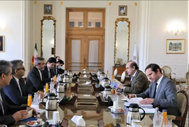 انریکه مورا با باقری دیدار کرد