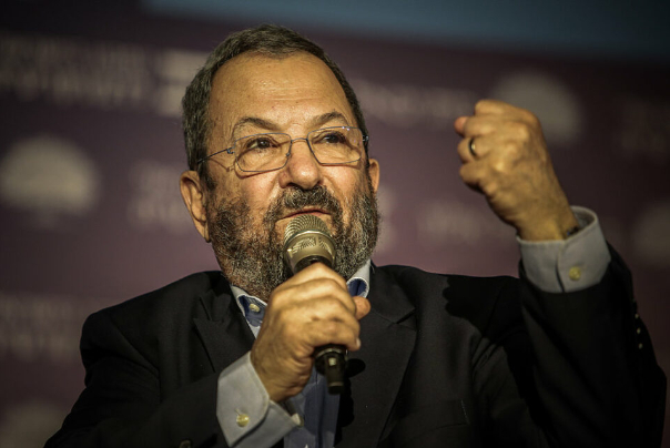"הסיכויים נמוכים": נדחתה תביעת יועצי נתניהו נגד אהוד ברק