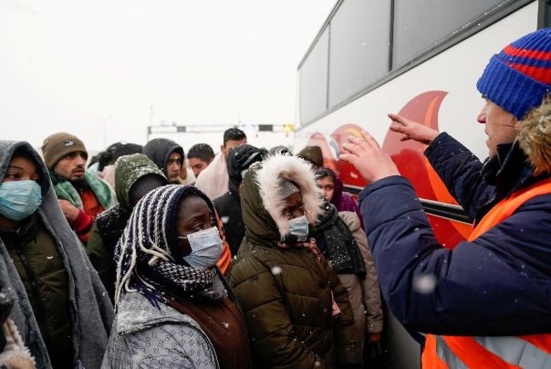 إزدواجية المعايير لدى الغرب في التعاطي مع أزمة اللاجئين
