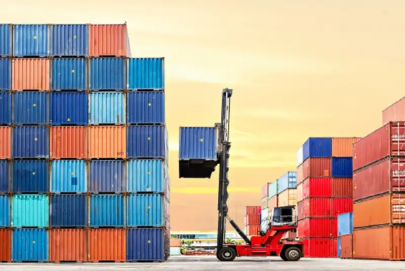 مردم دغدغه‌ای برای تأمین کالاهای اساسی نداشته باشند