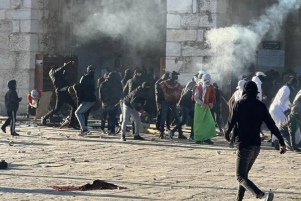 فلسطين المحتلة.. المقاومة وسيفها يساندان المرابطين في الأقصى