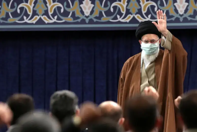کارگران در صف مقدم مقابله با سیاست دشمن ایستاده‌اند