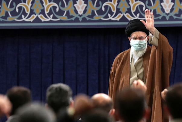 کارگران در صف مقدم مقابله با سیاست دشمن ایستاده‌اند