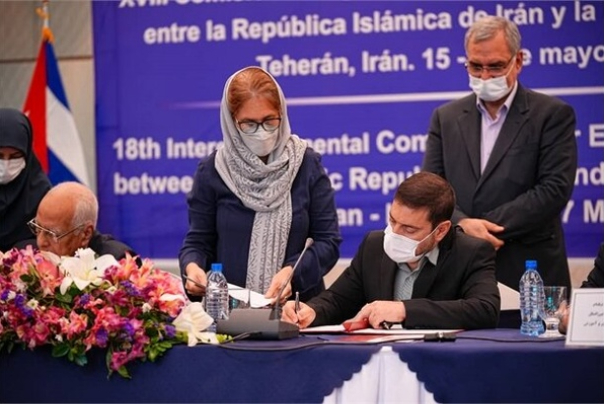 ايران وكوبا تعززان علاقاتهما بـ 13 وثيقة للتعاون