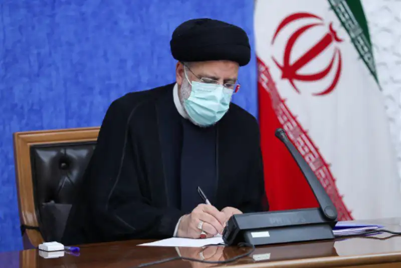 رئیس جمهور «قانون نسخ قانون تغییر ساعت رسمی کشور» را برای اجرا ابلاغ کرد