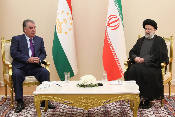 الرئيس الايراني يستقبل نظيره الطاجيكي في طهران