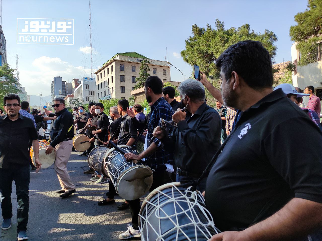عزاداری سنتی شرکت‌کنندگان در مراسم بزرگداشت جانباختگان ریزش ساختمان متروپل