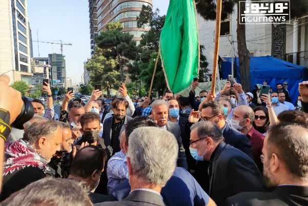 گزارش تصویری از حضور شمخانی در جمع عزاداران ریزش ساختمان متروپل
