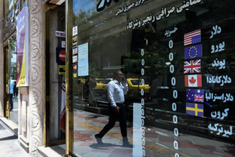 نرخ ارز کاهش می‌یابد