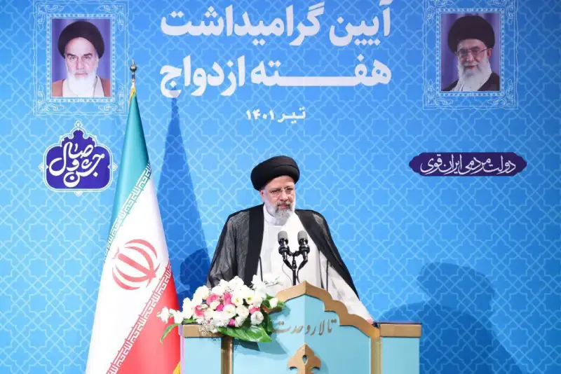 رئیسی: امکانات دولت در اختیار زوج‌های جوان قرار گیرد
