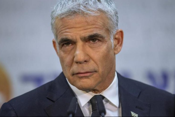 לפיד מקיים את שתי הפגישות הראשונות עם ראש השב"כ ורכז ענייני אסירים